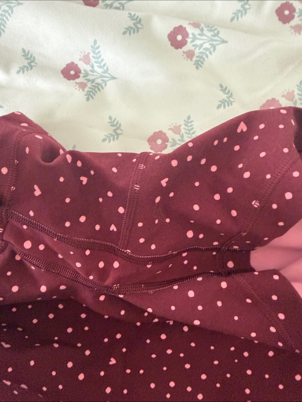 Lululemon scattered hearts shorts size 6 - Picture 4 of 7